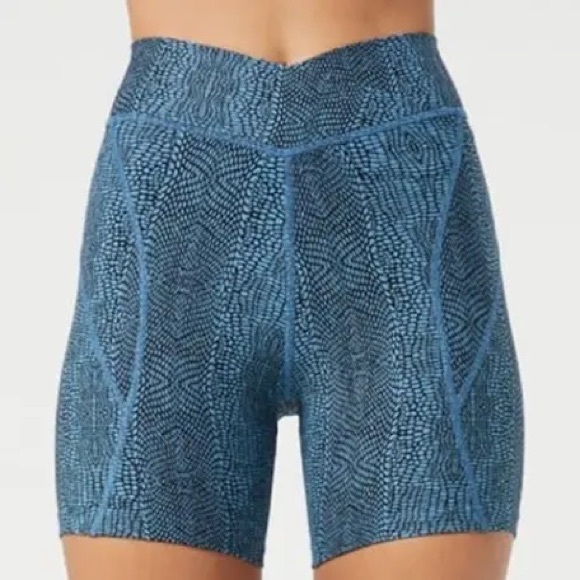 NWT L*Space SET! Carter bike short and do the twist sports bra set - Picture 16 of 16